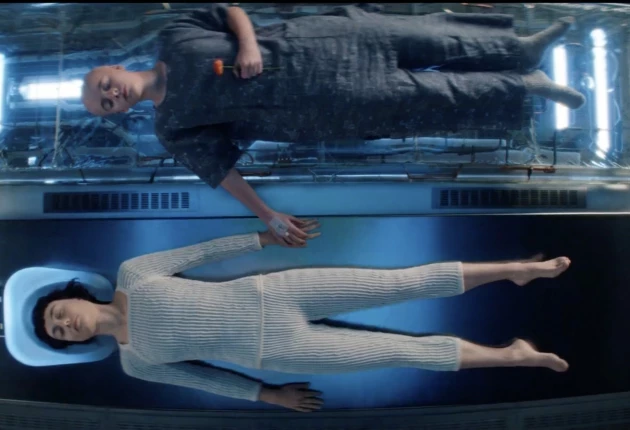 Промо-кадр из 1 серии 1 сезона сериала Чужой: Земля 2025 г