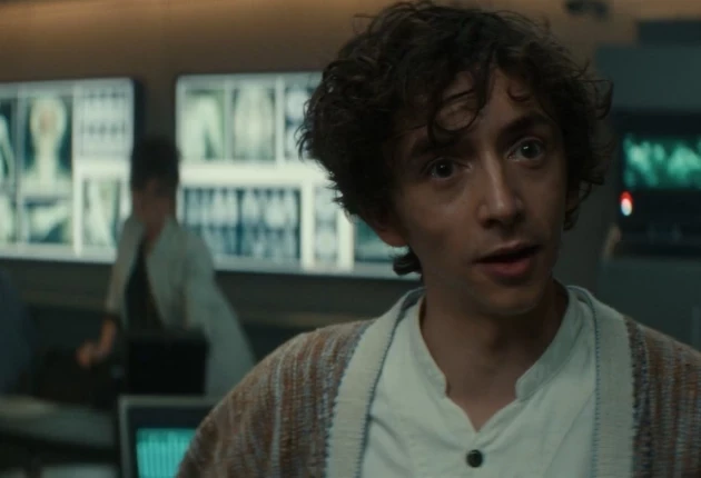 Промо-кадр из 3 серии 1 сезона сериала Чужой: Земля 2025 г